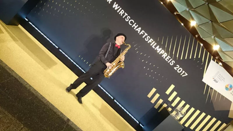 saxophonist spielt beim bundeswirtschaftsfilmpreis berlin