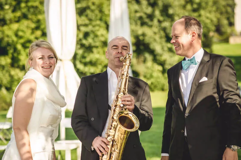 saxophonist spielt auf hochzeit in berlin